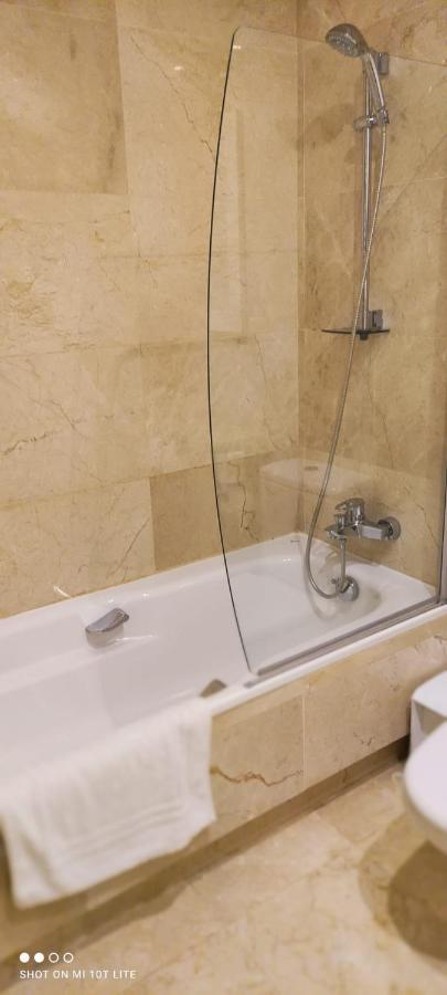 Bevs Ground Floor Roda Golf Apartment! 圣哈维耶尔 客房 照片